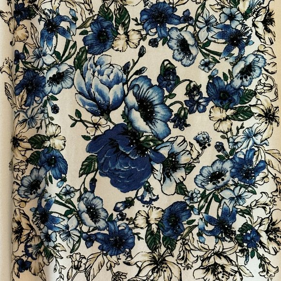 WHBM Women's S/S Knit Tee with Blue Floral Front Size M EUC - Picture 3 of 5